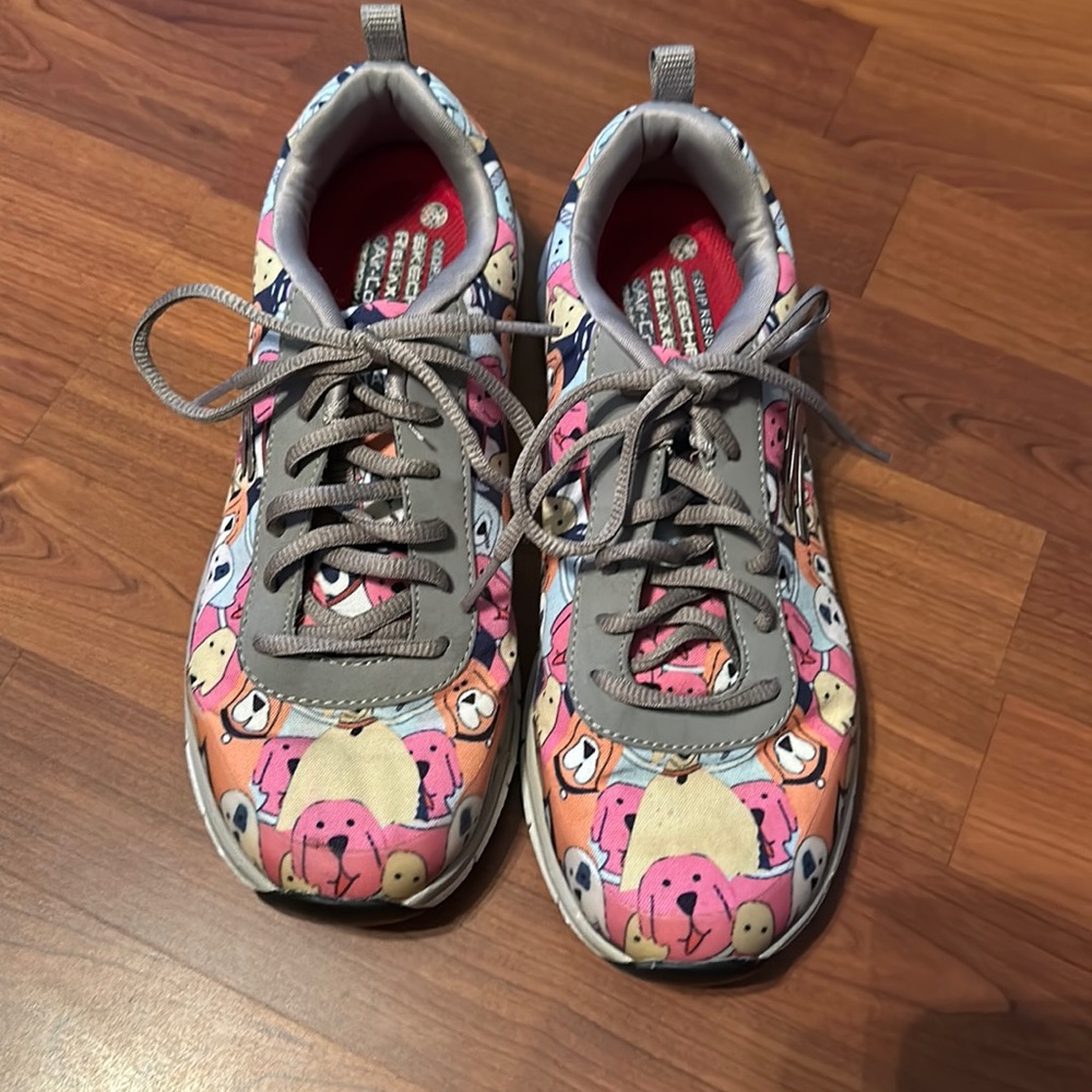 Sketchers size 9 slip resistant shoes